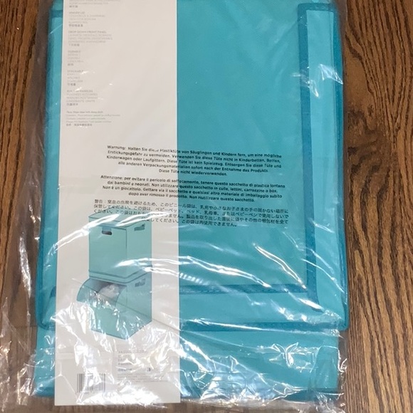 NIB iDesign Storage Bin with Hinged Lid andDrop Down Front Panel - Picture 3 of 3